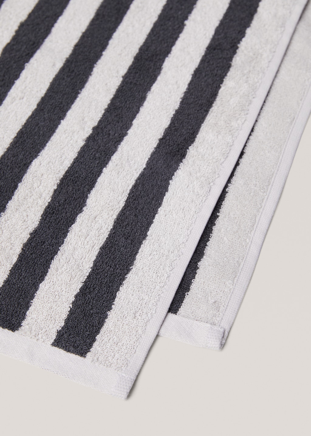 100% cotton striped beach towel - Details of the article 1