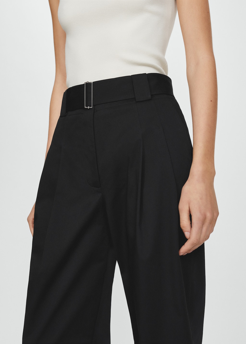 Trousers with belt loops - Details of the article 6