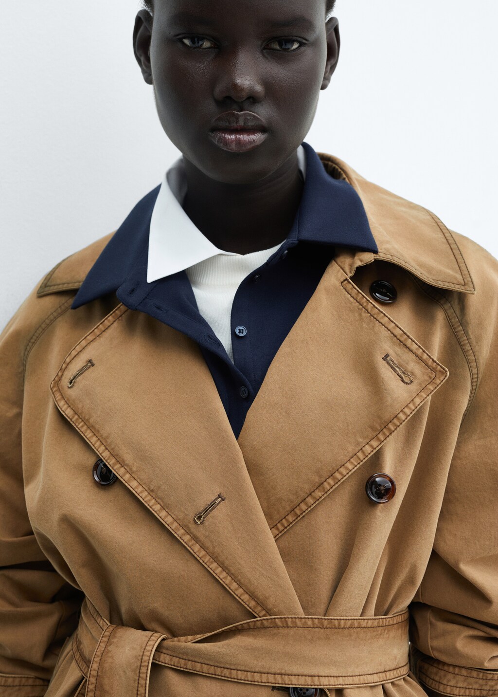 Worn-effect trench coat - Details of the article 1