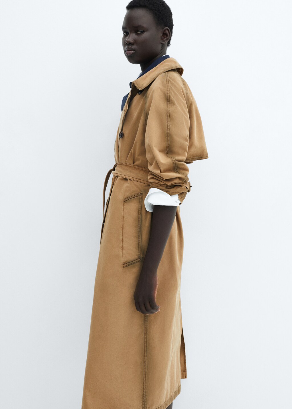 Worn-effect trench coat - Details of the article 2