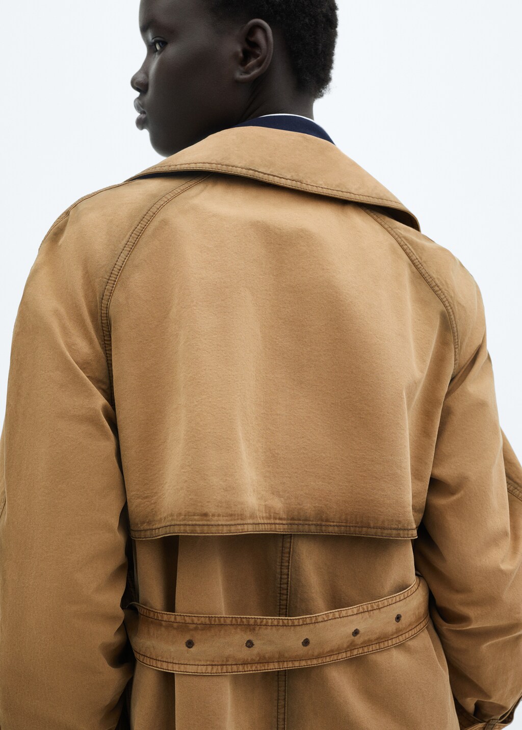 Worn-effect trench coat - Details of the article 4