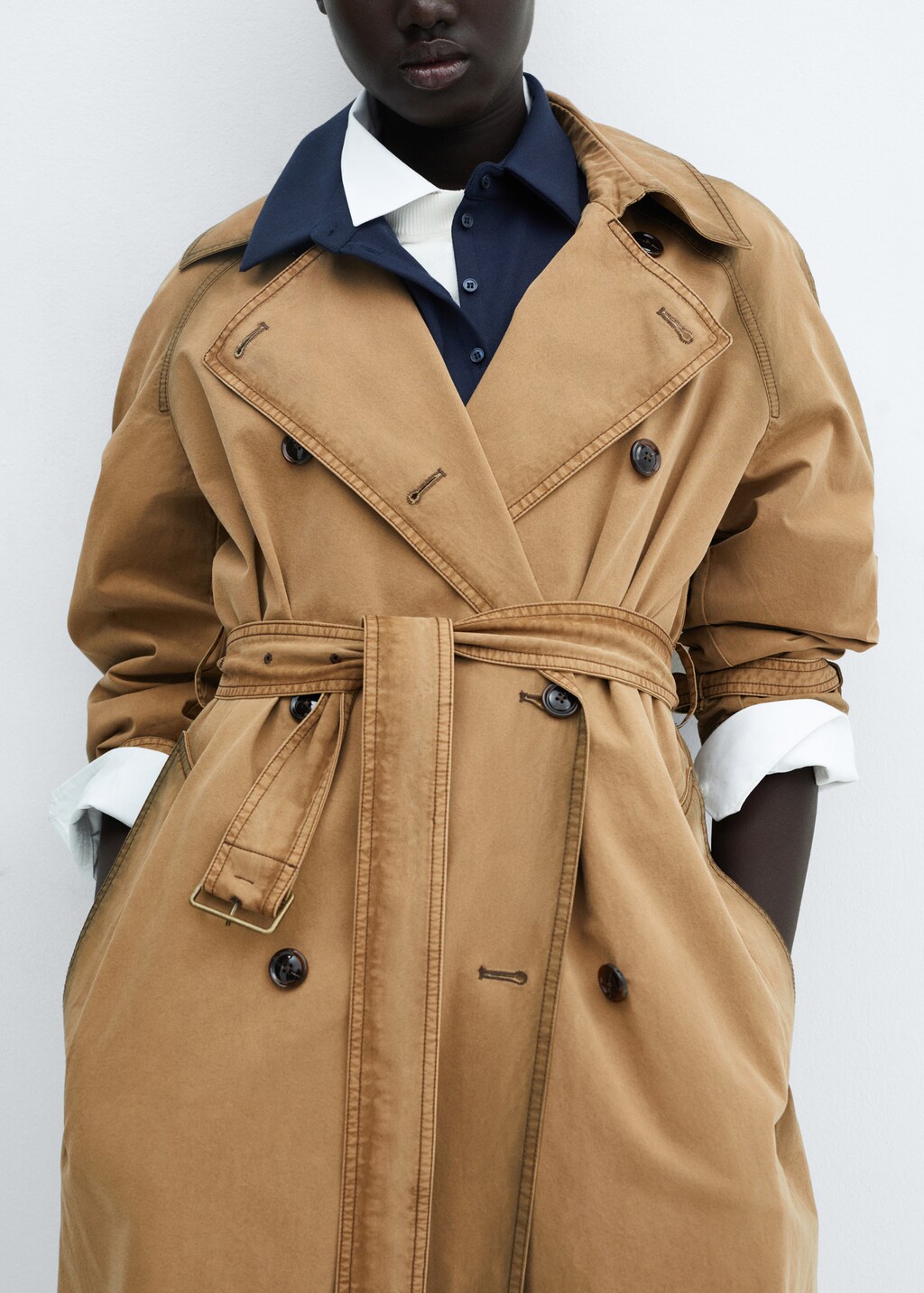 Worn-effect trench coat - Details of the article 6