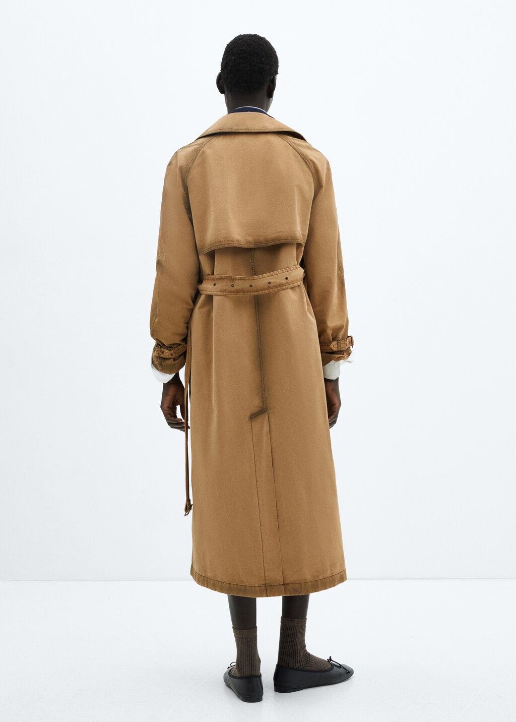 Worn-effect trench coat - Reverse of the article