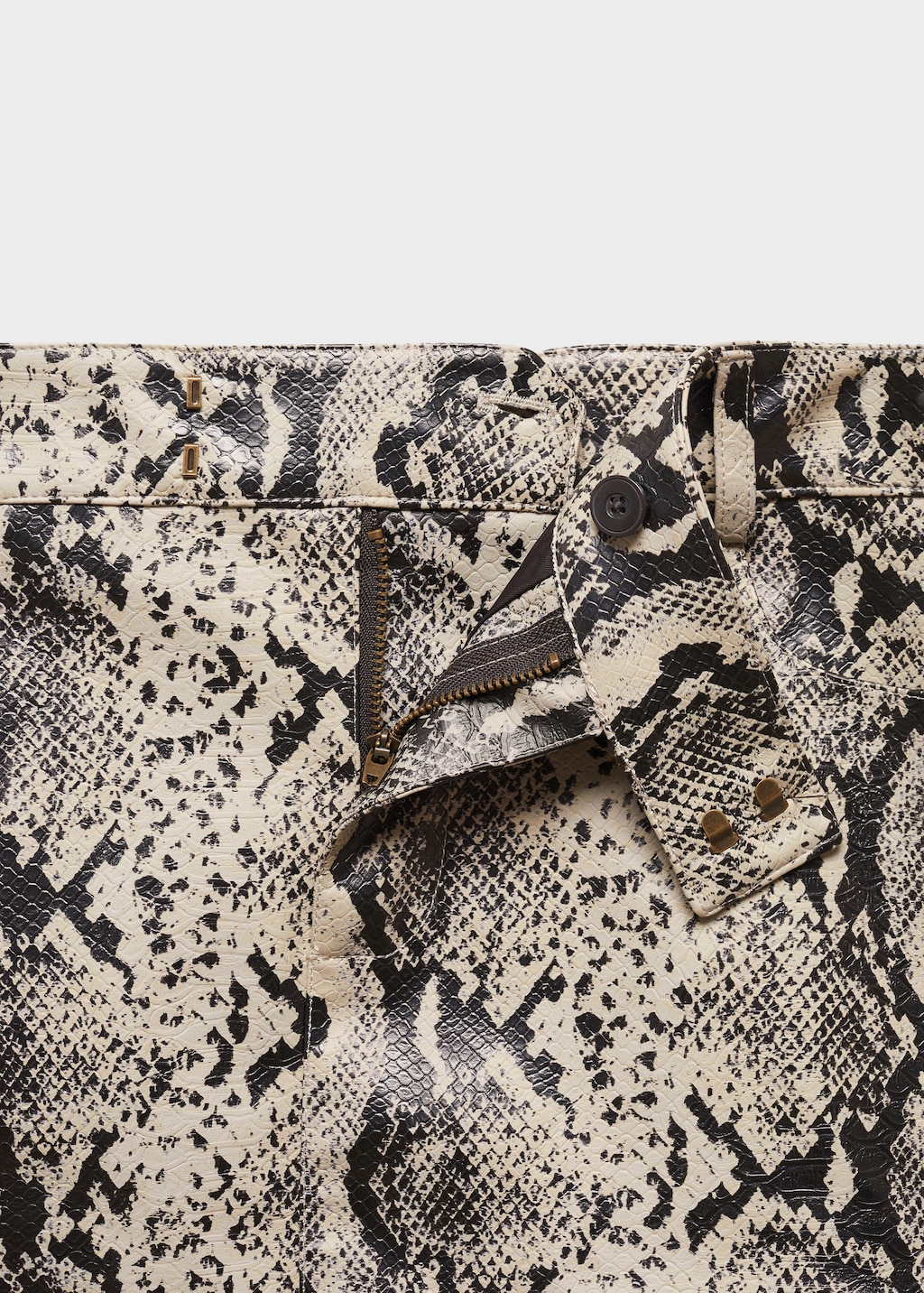 Snake effect mini skirt - Details of the article 8