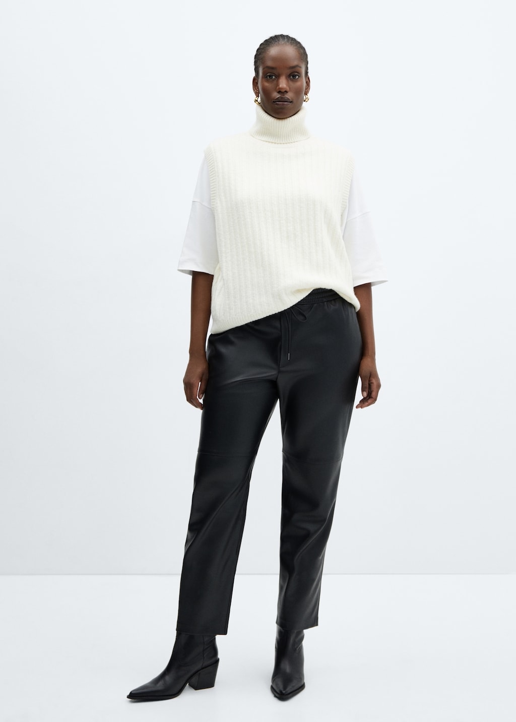 Leather-effect elastic waist trousers - Details of the article 3