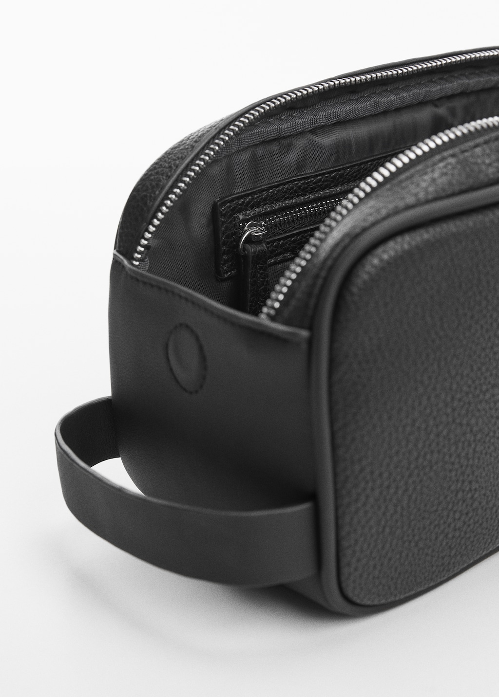 Zipped pebbled cosmetic bag - Details of the article 1