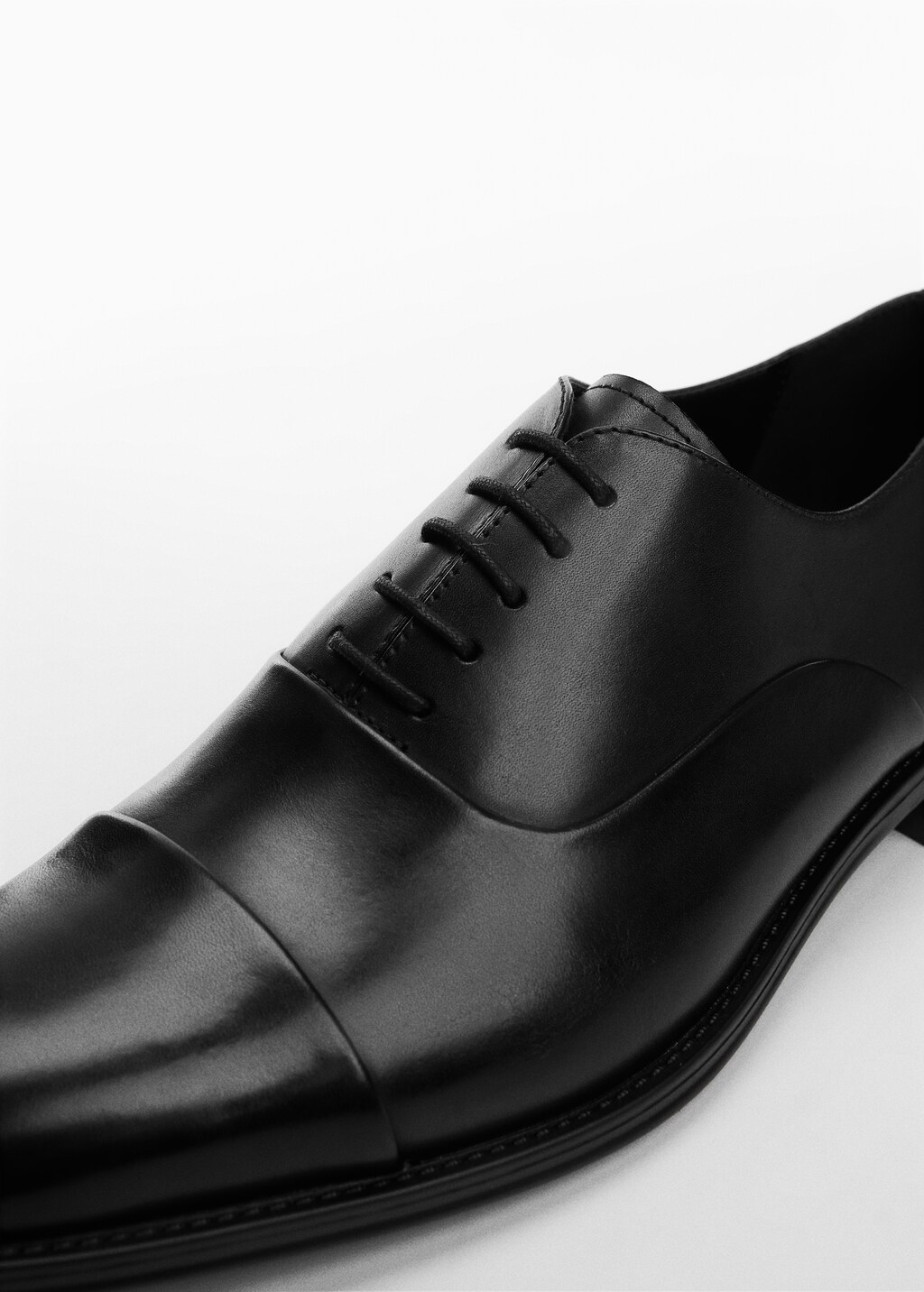 Elongated leather suit shoes - Details of the article 1