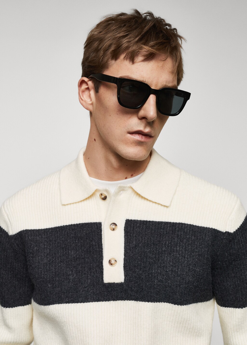 Ribbed striped knitted polo shirt - Details of the article 1