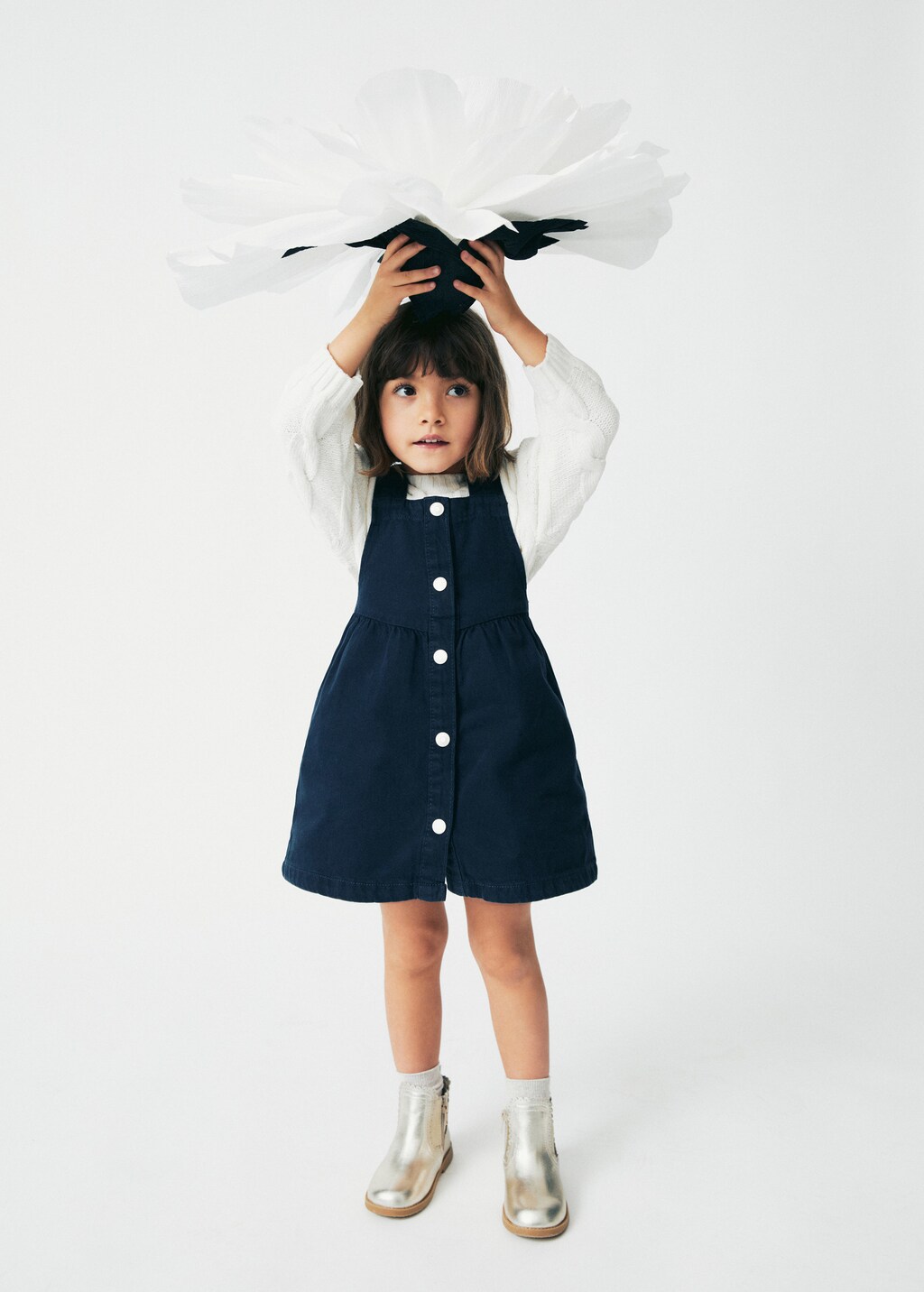 Pinafore dress with buttons - Details of the article 5