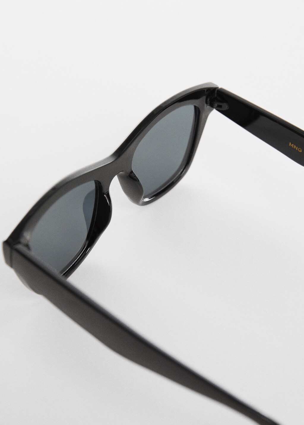 Resin frame sunglasses - Details of the article 1