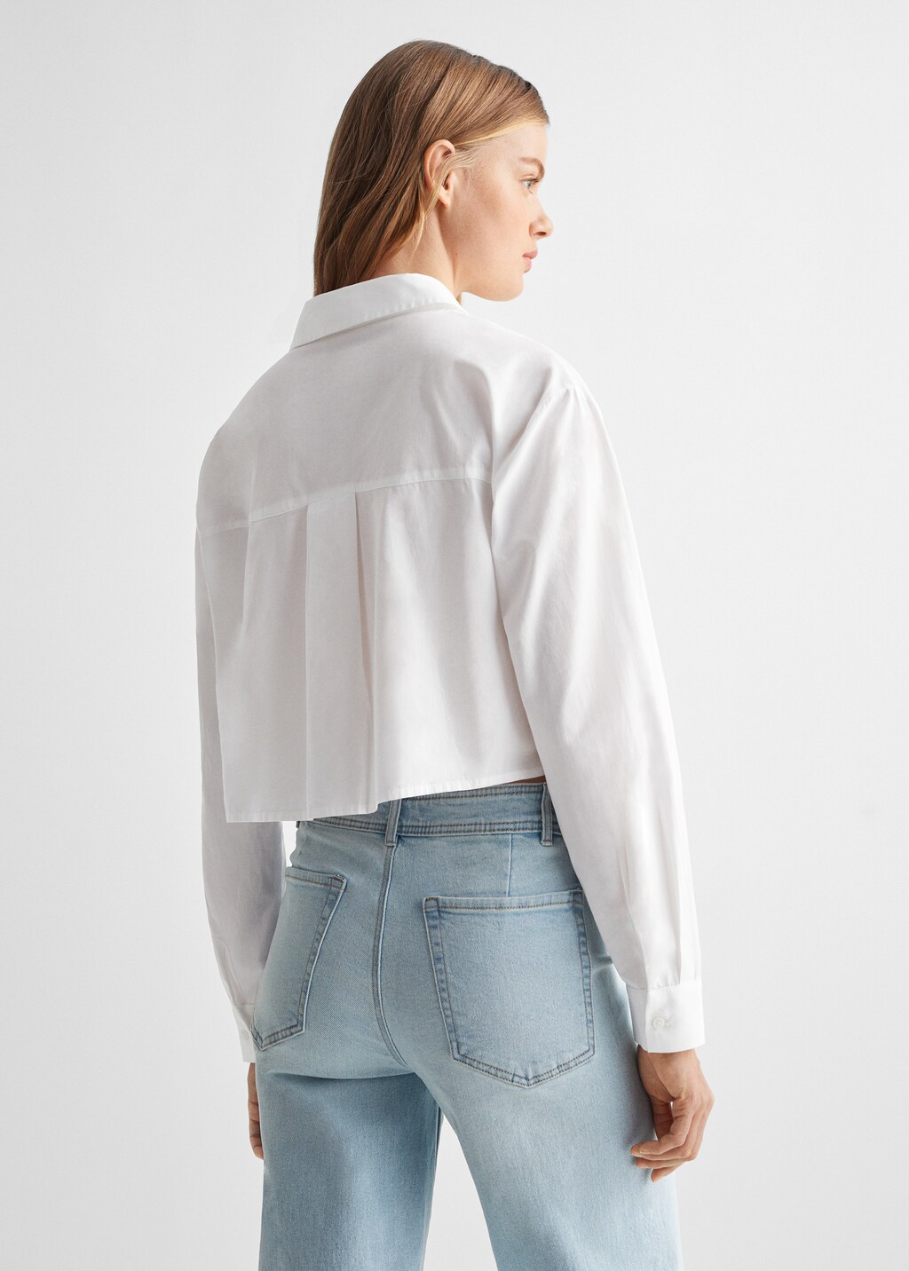 Buttoned crop shirt - Reverse of the article