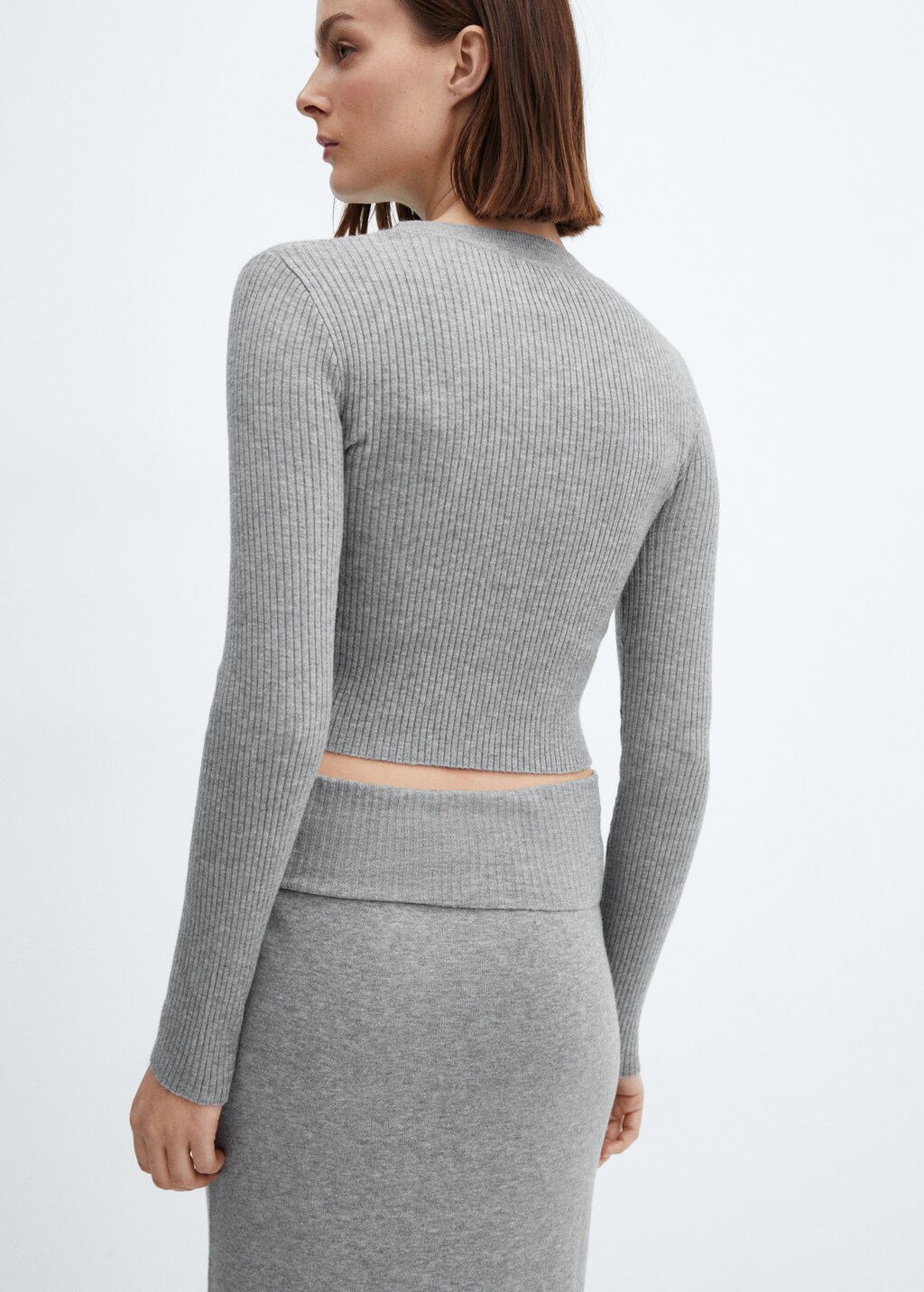 Ribbed round-neck sweater - Reverse of the article