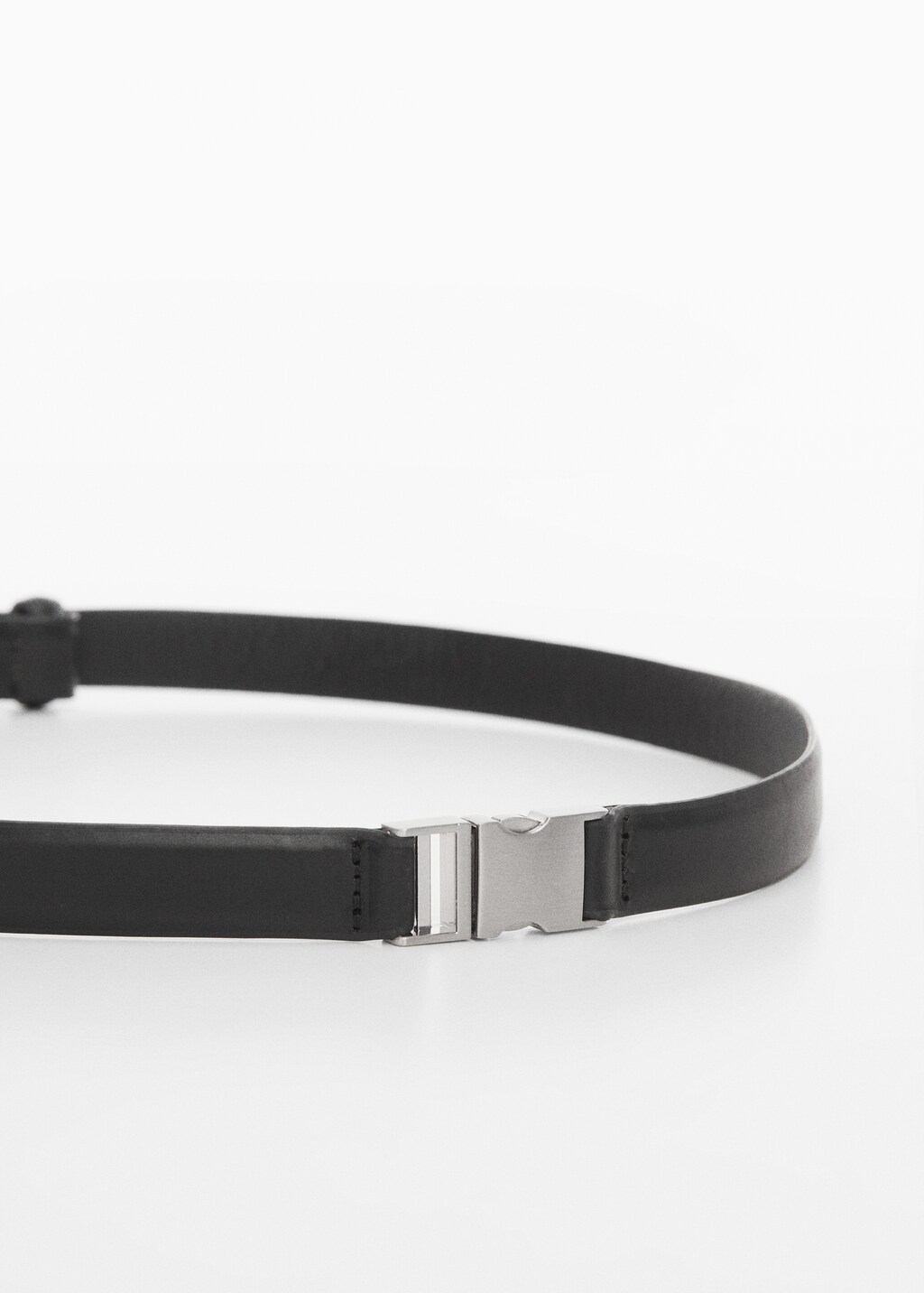 Metal fastening leather belt - Details of the article 2