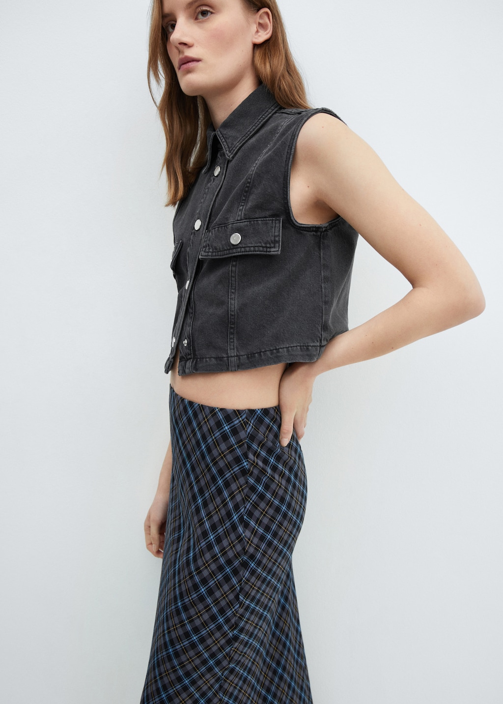 Cropped denim gilet - Details of the article 2