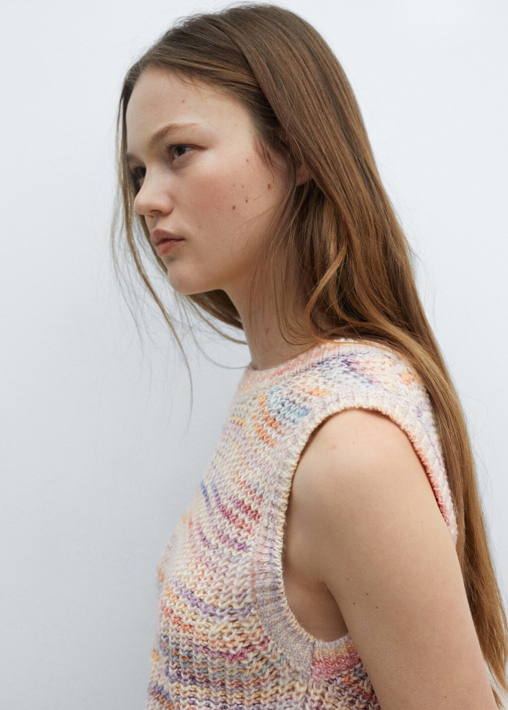 Multi-coloured knitted gilet - Details of the article 1