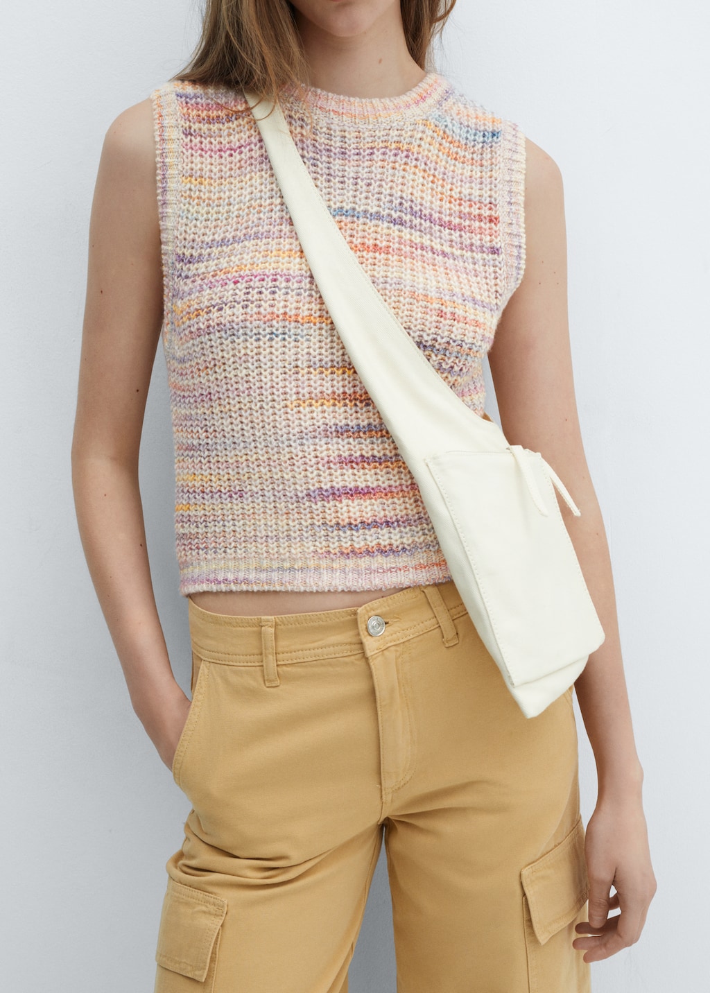 Multi-coloured knitted gilet - Details of the article 6