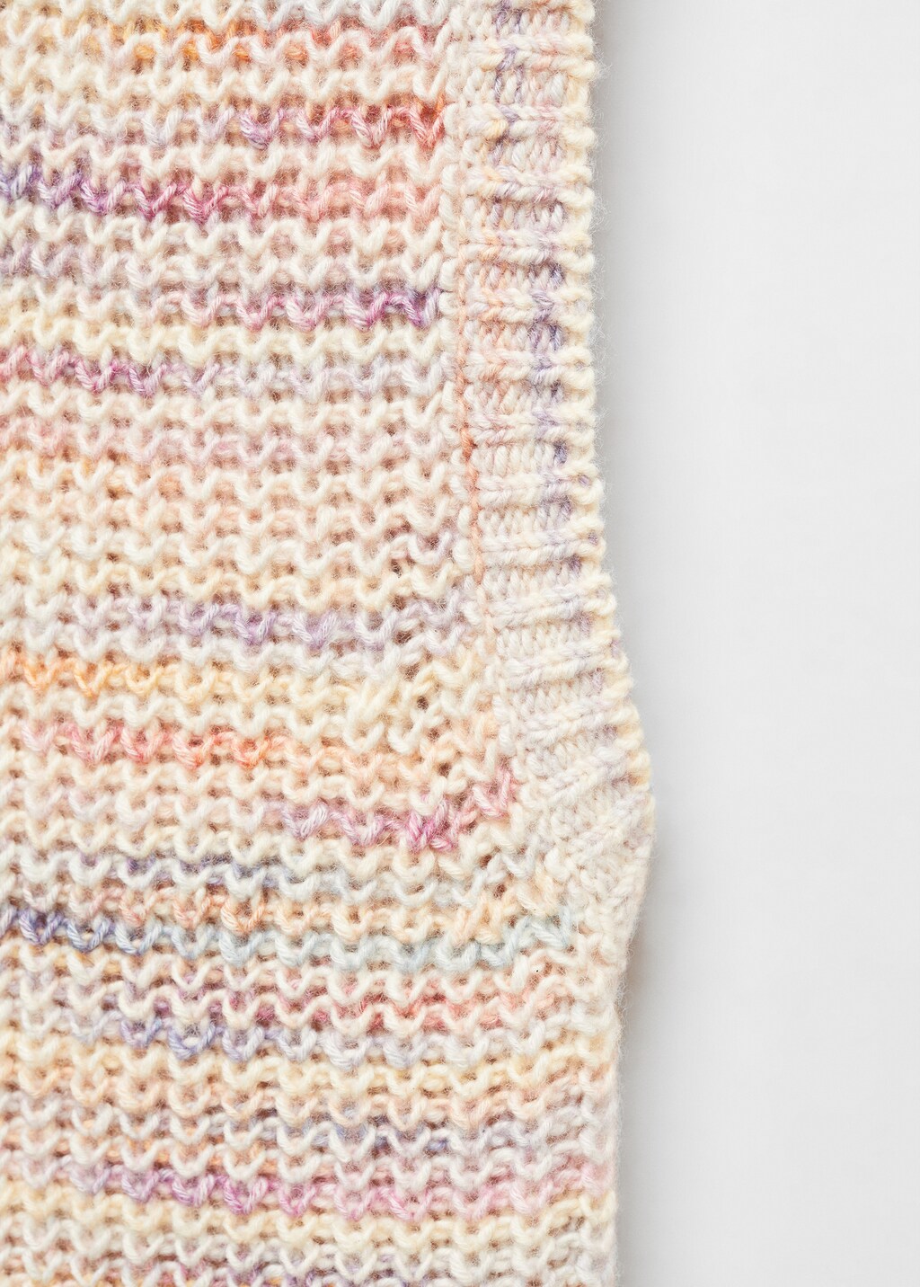 Multi-coloured knitted gilet - Details of the article 8