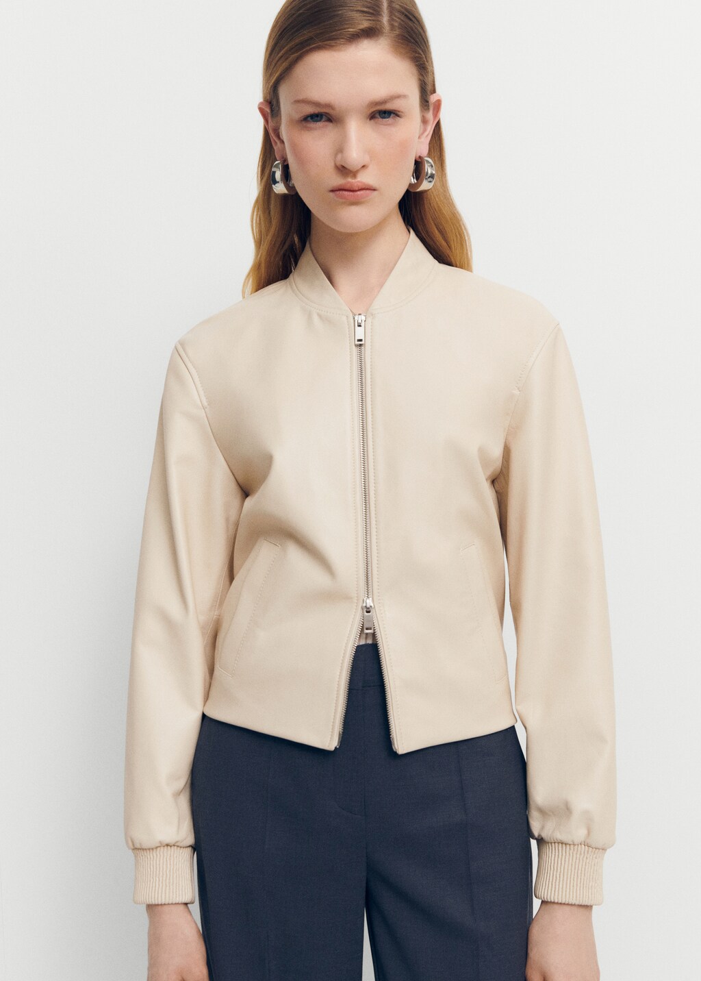 Blouson bomber 100 % cuir - Plan moyen