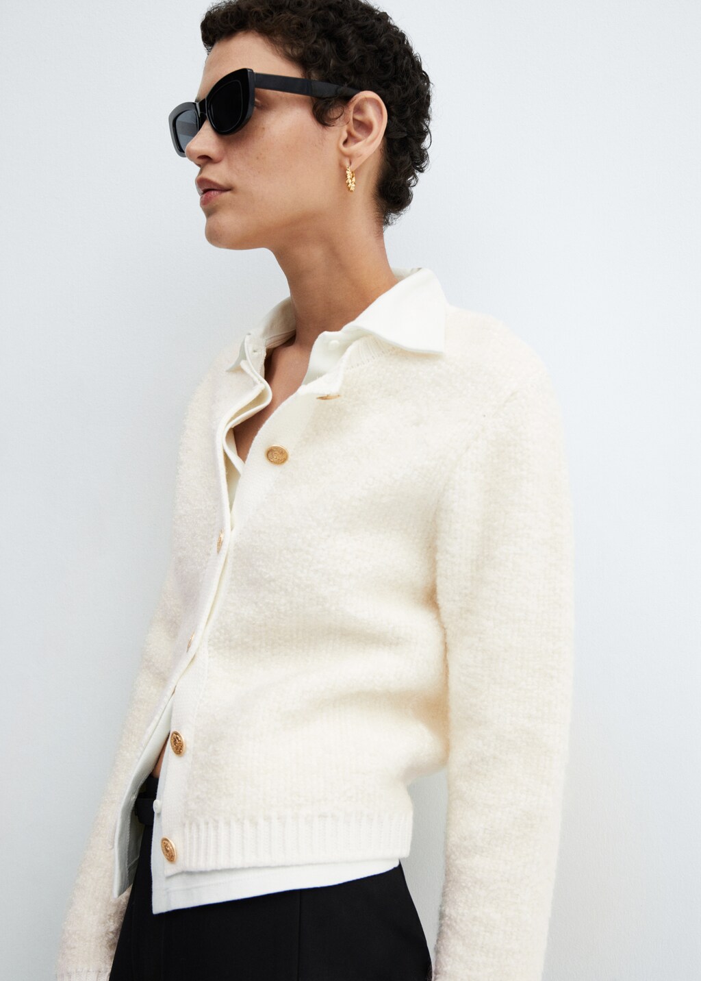 Knitted buttoned jacket - Details of the article 2