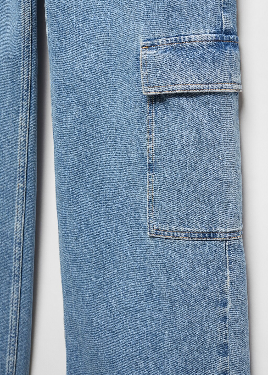 Loose cargo jeans with pockets - Details of the article 8