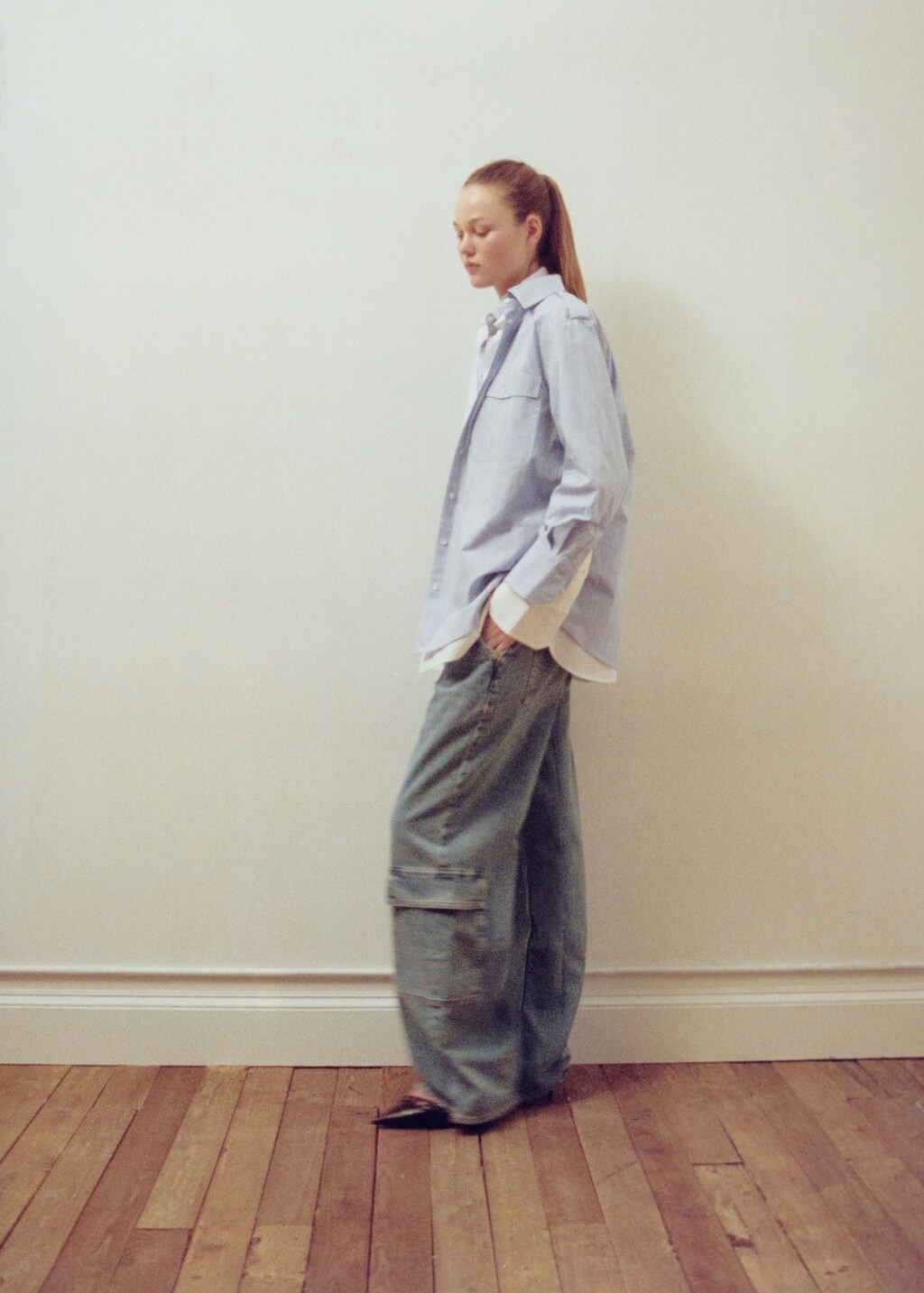 Loose cargo jeans with pockets - Details of the article 9