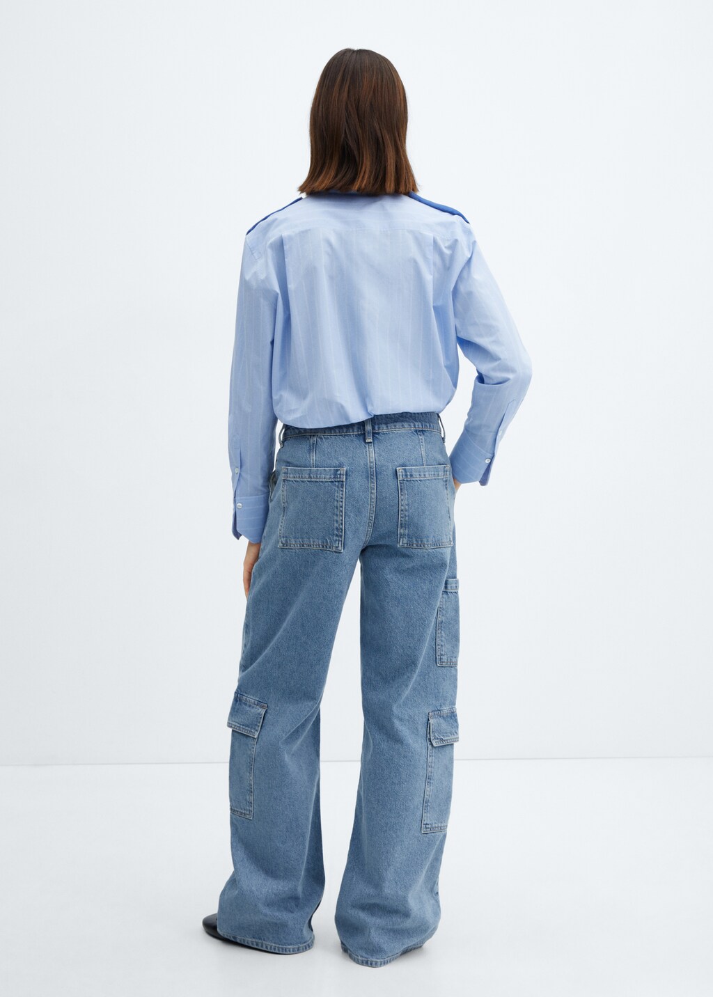 Loose cargo jeans with pockets - Reverse of the article