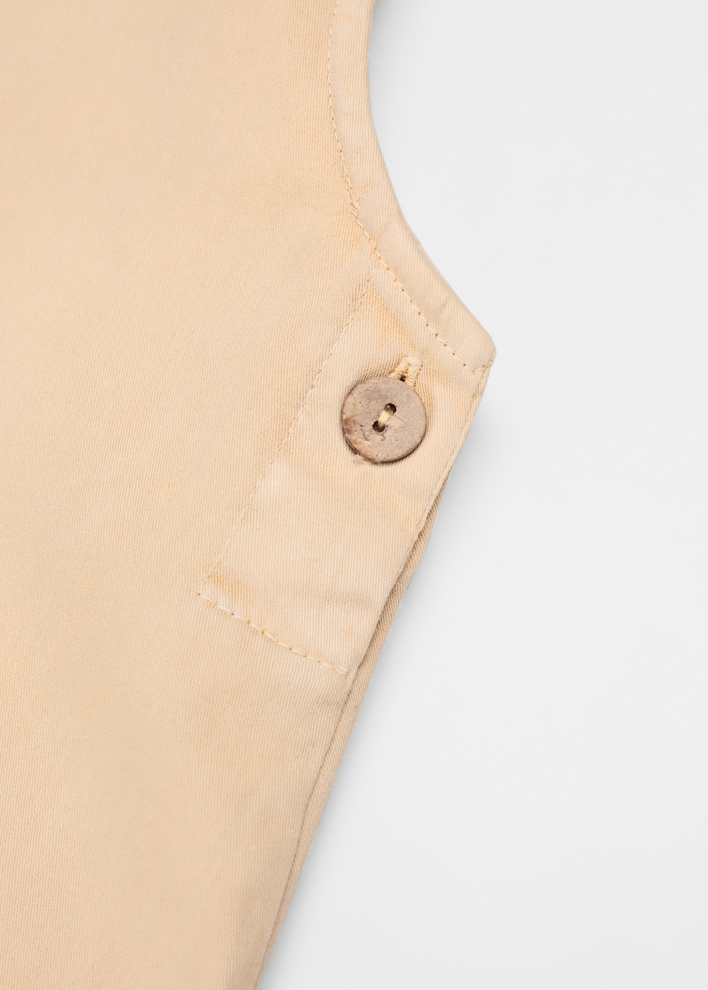 Natural-dye pinafore with buttons - Details of the article 0