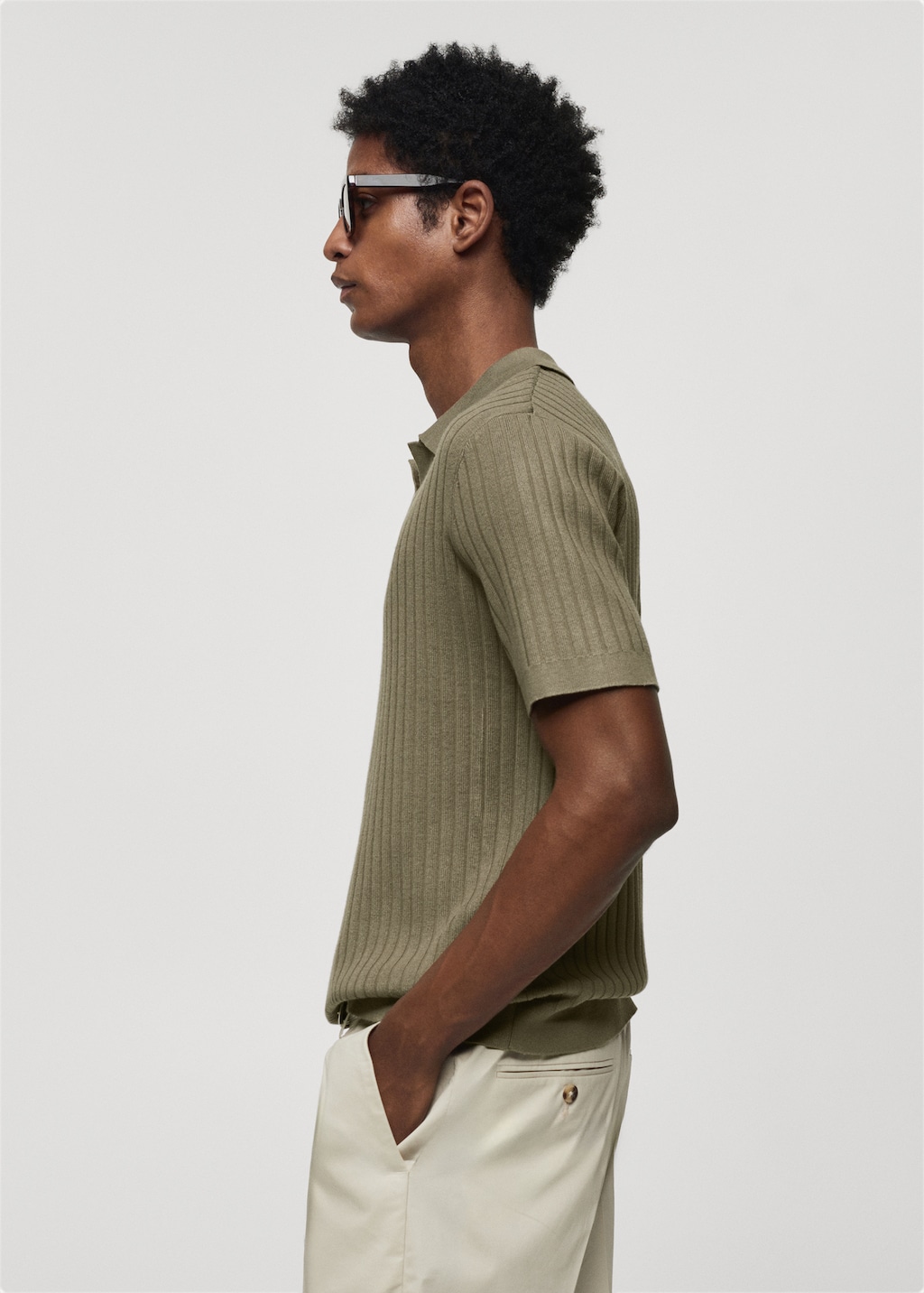 Short-sleeved ribbed knit polo shirt - Details of the article 2