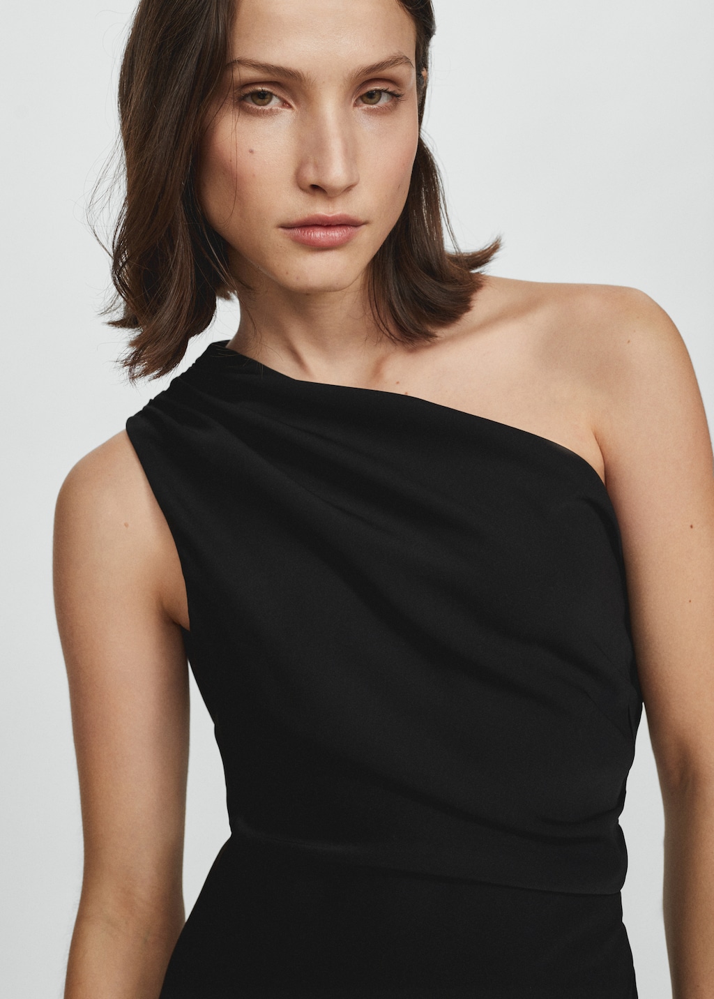 Asymmetrical dress with side slit - Details of the article 1