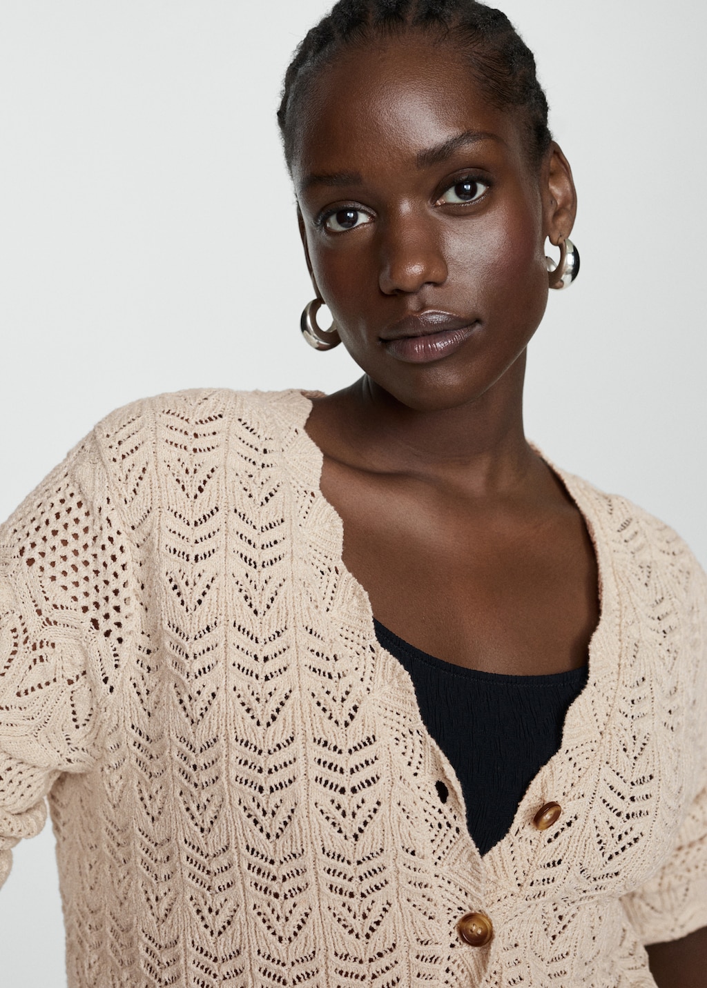 Strickjacke mit Lochdetails - Detail des Artikels 4