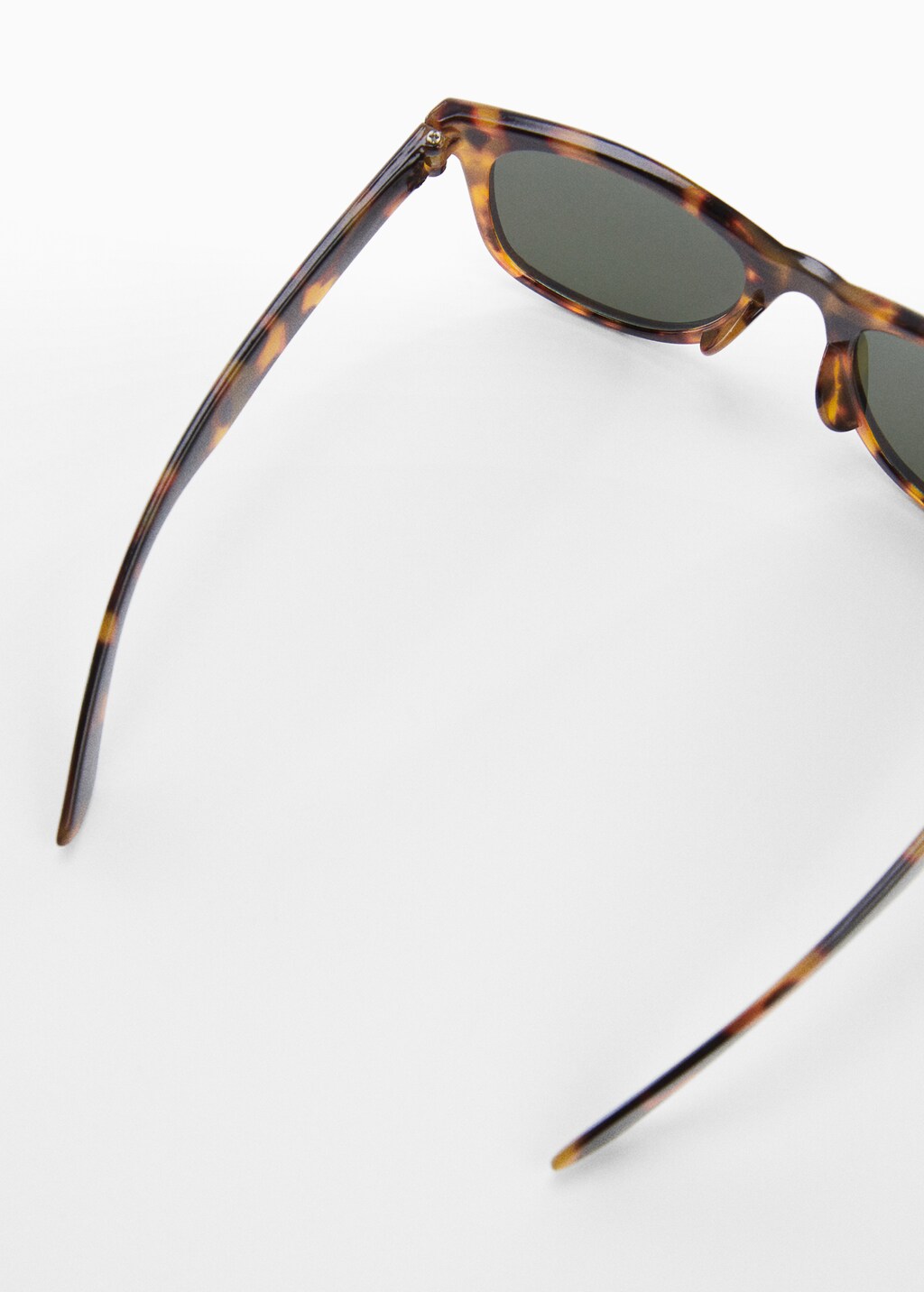 Tortoiseshell sunglasses - Details of the article 1