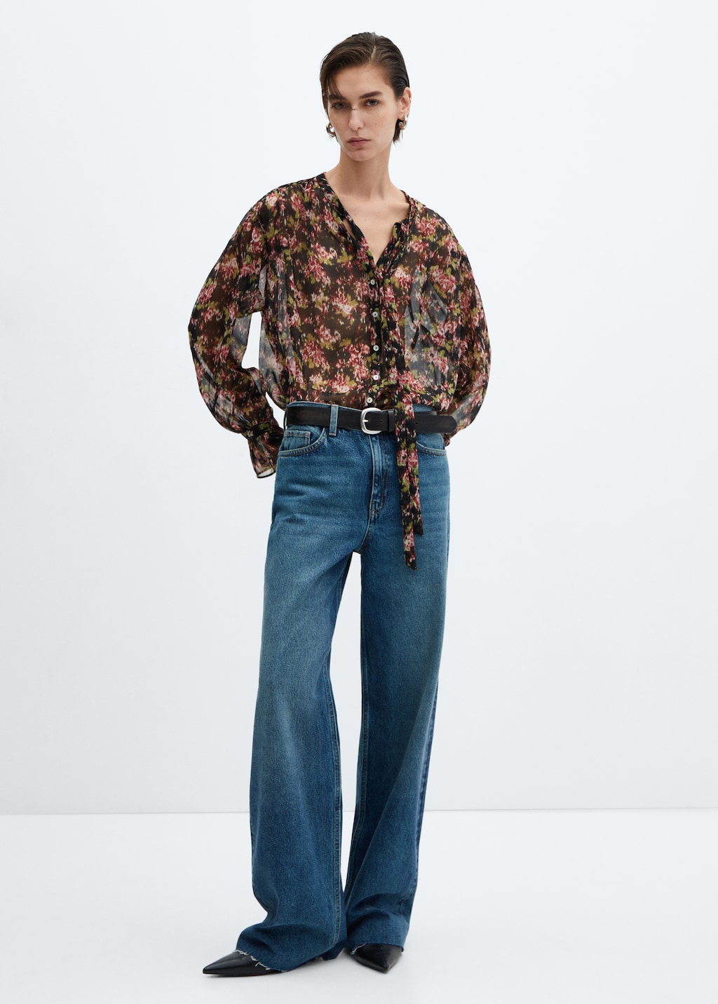 Semi-transparent floral blouse - General plane