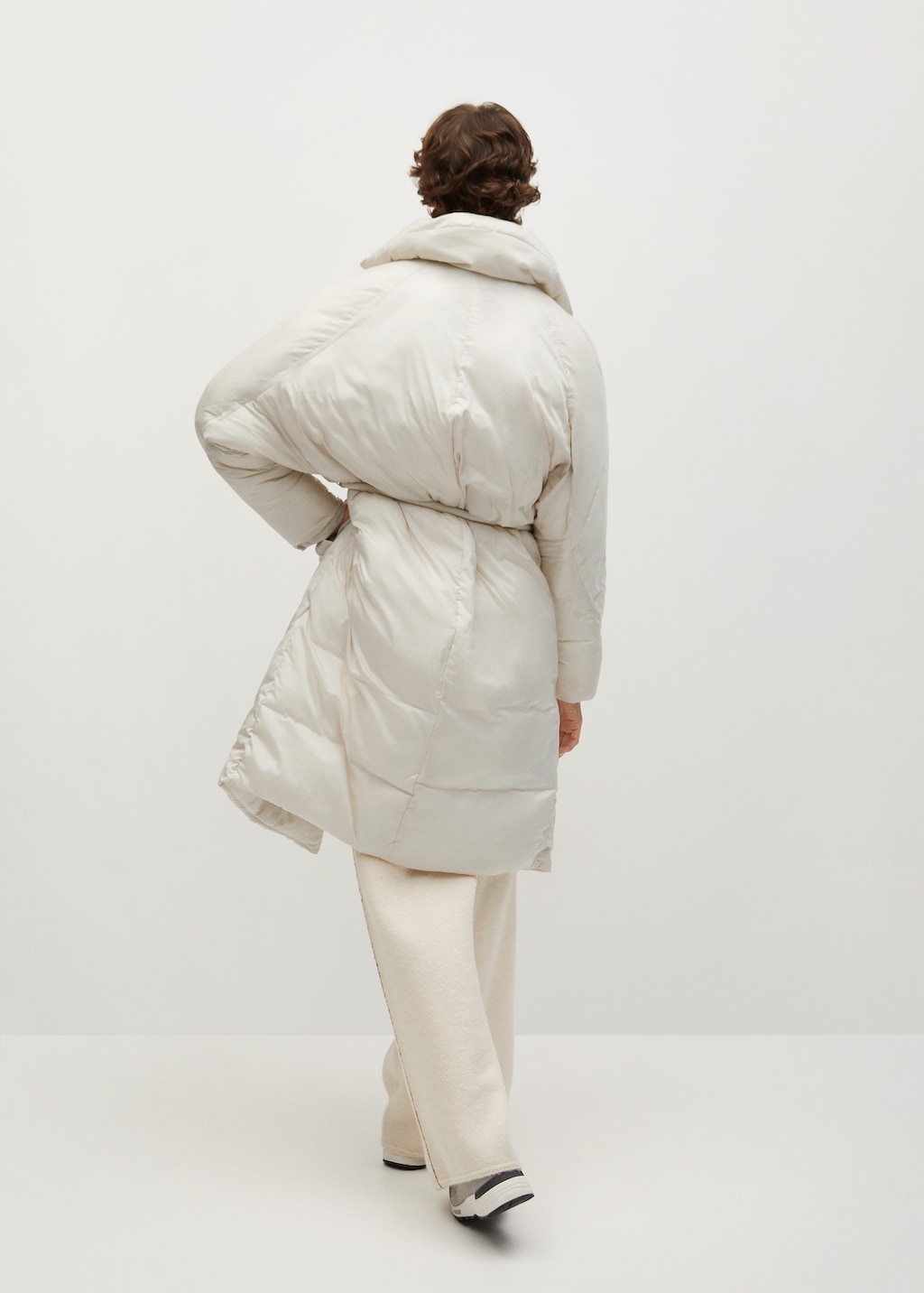 Anorak with detachable bag  - Reverse of the article