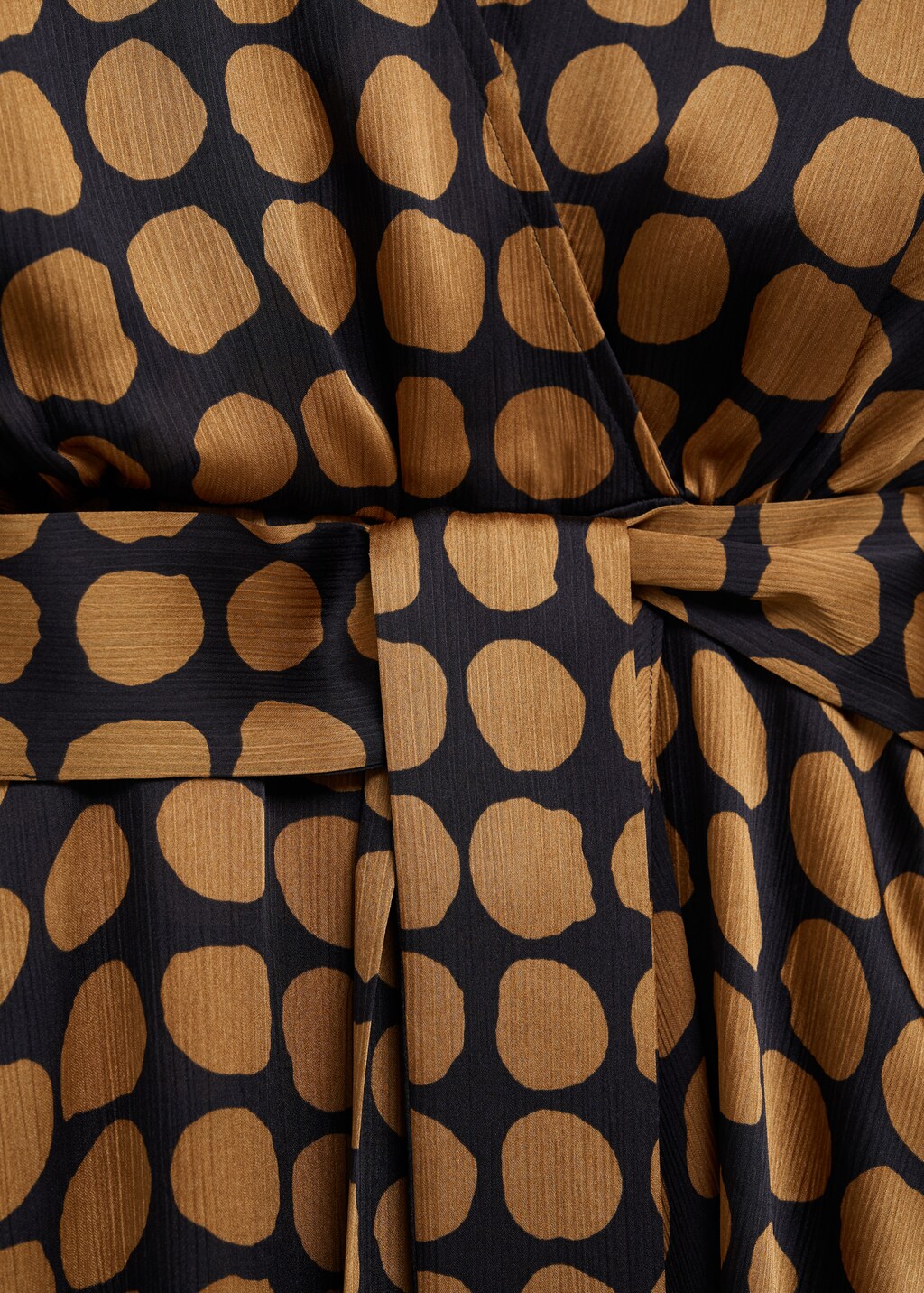 Kleid mit geometrischem Muster - Detail des Artikels 8