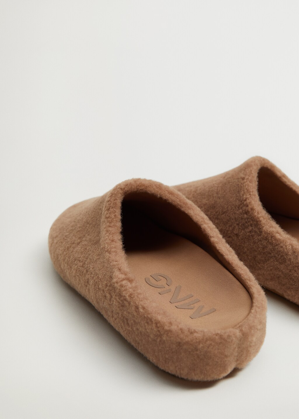 Faux-fur clogs - Details of the article 2