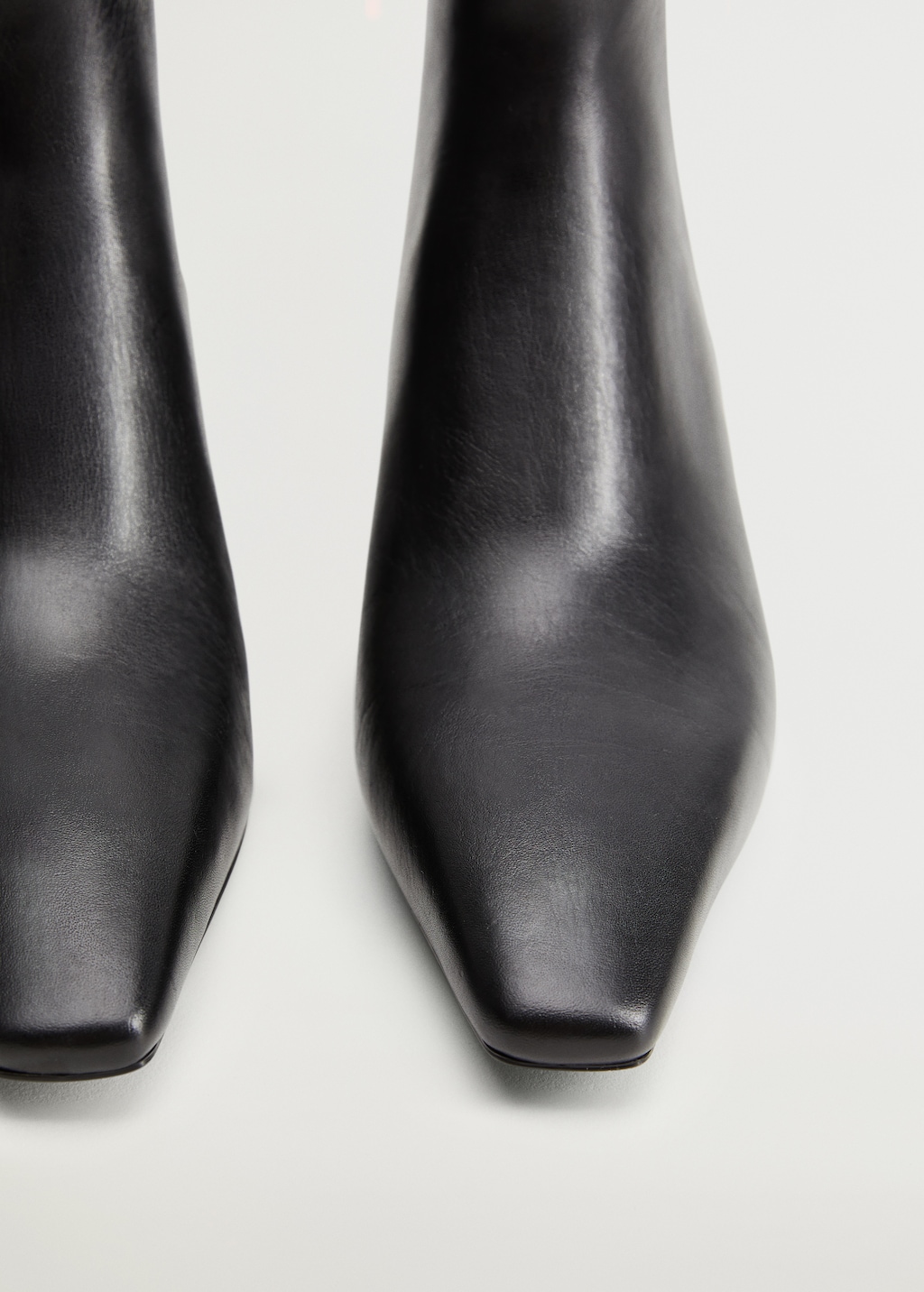 Heel leather ankle boot - Details of the article 3