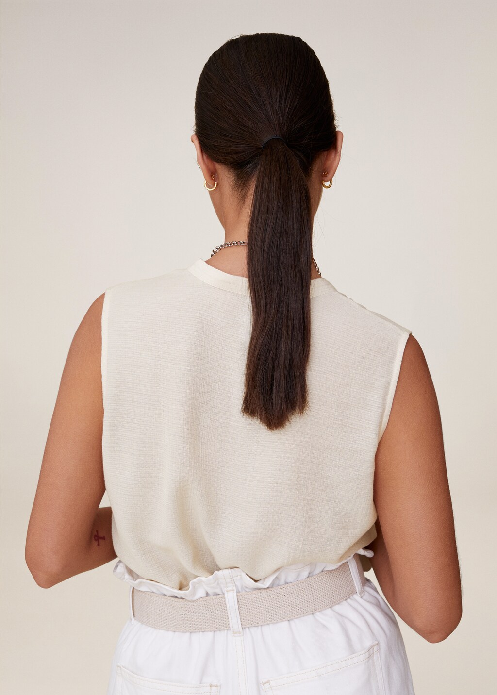 Buttoned flowy blouse - Reverse of the article