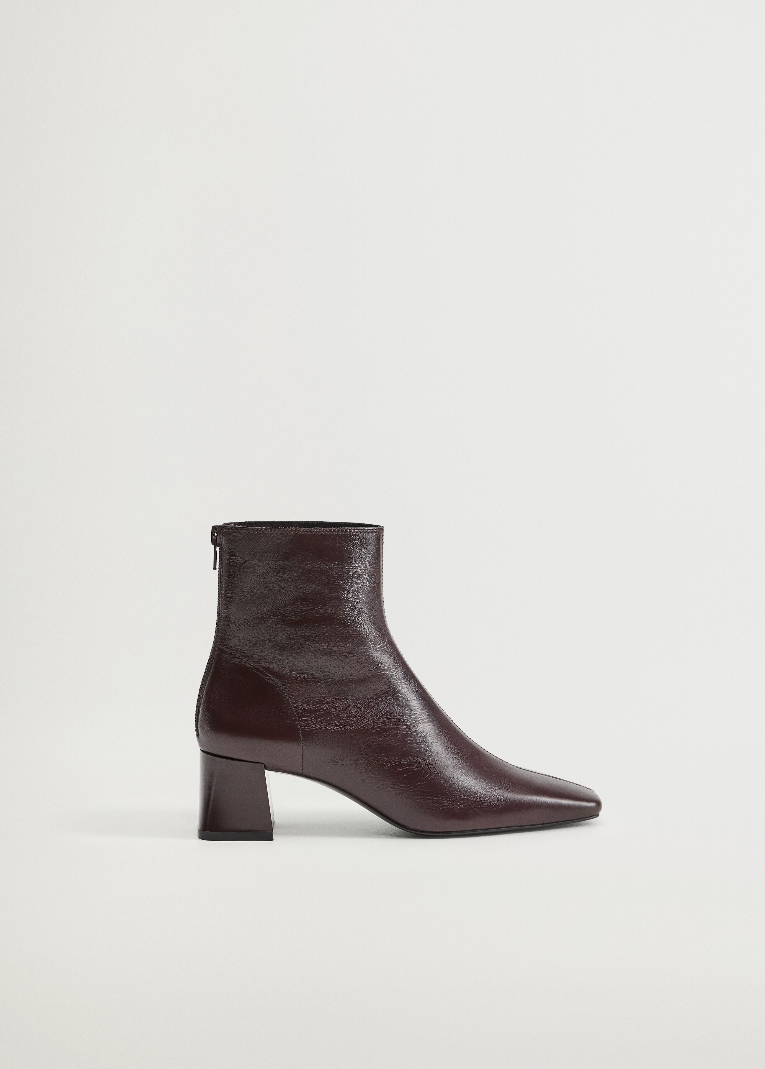 Squared toe leather ankle boots - Article without model