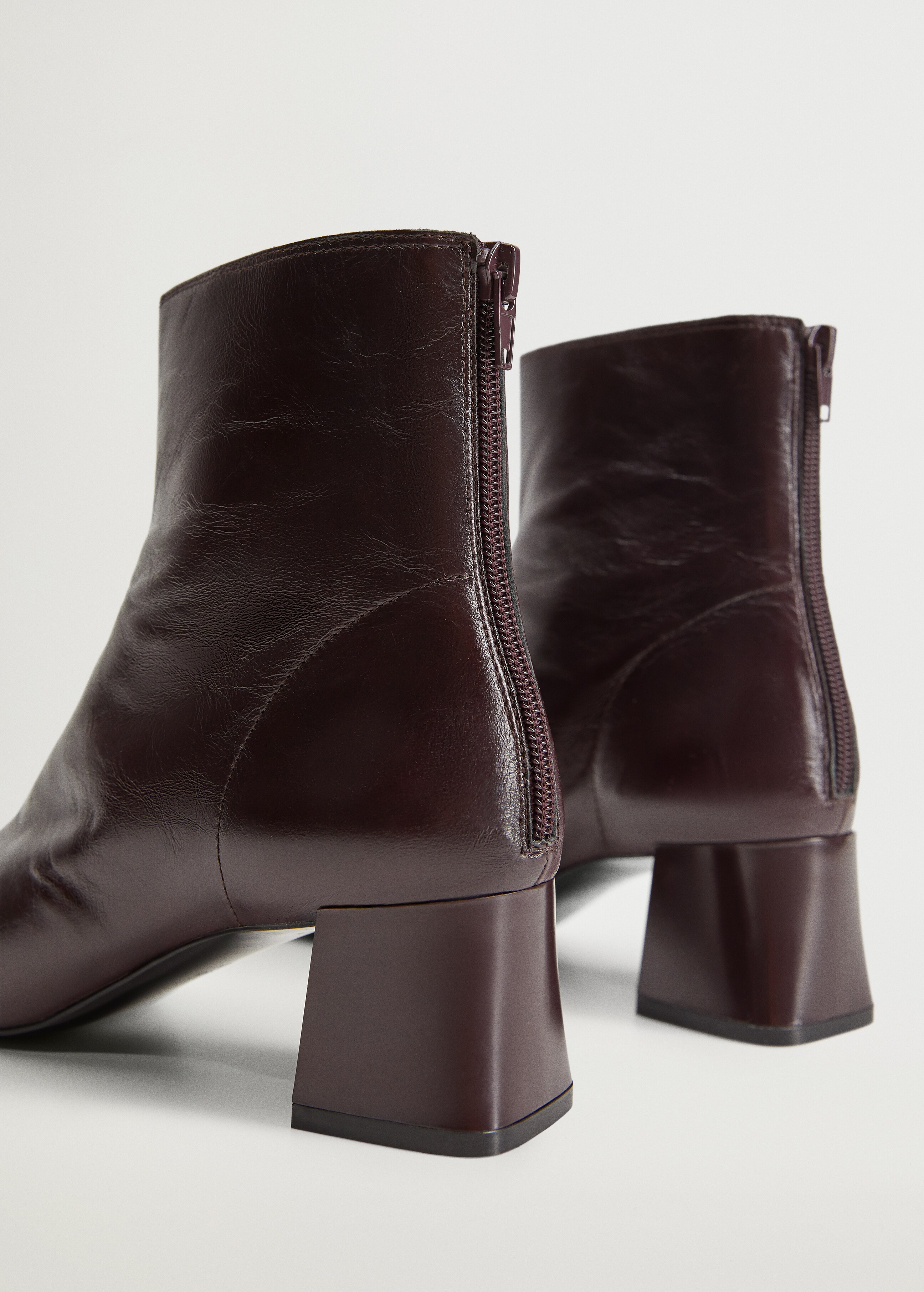 Squared toe leather ankle boots - Details of the article 2