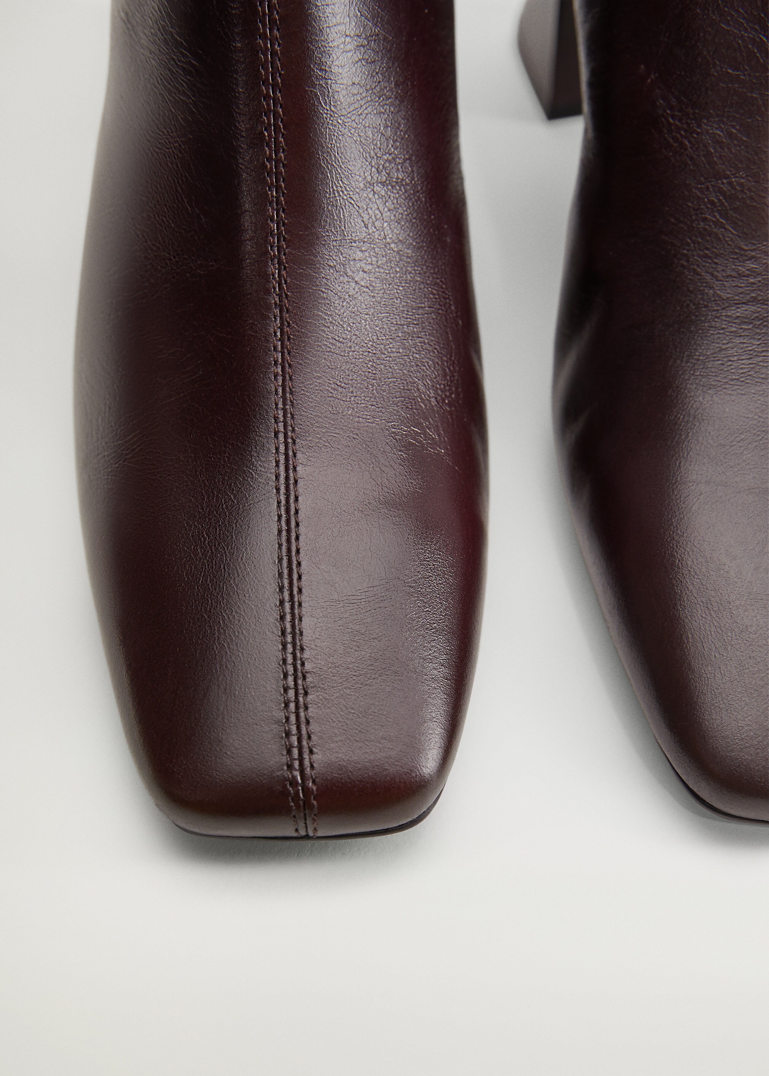 Squared toe leather ankle boots - Details of the article 3