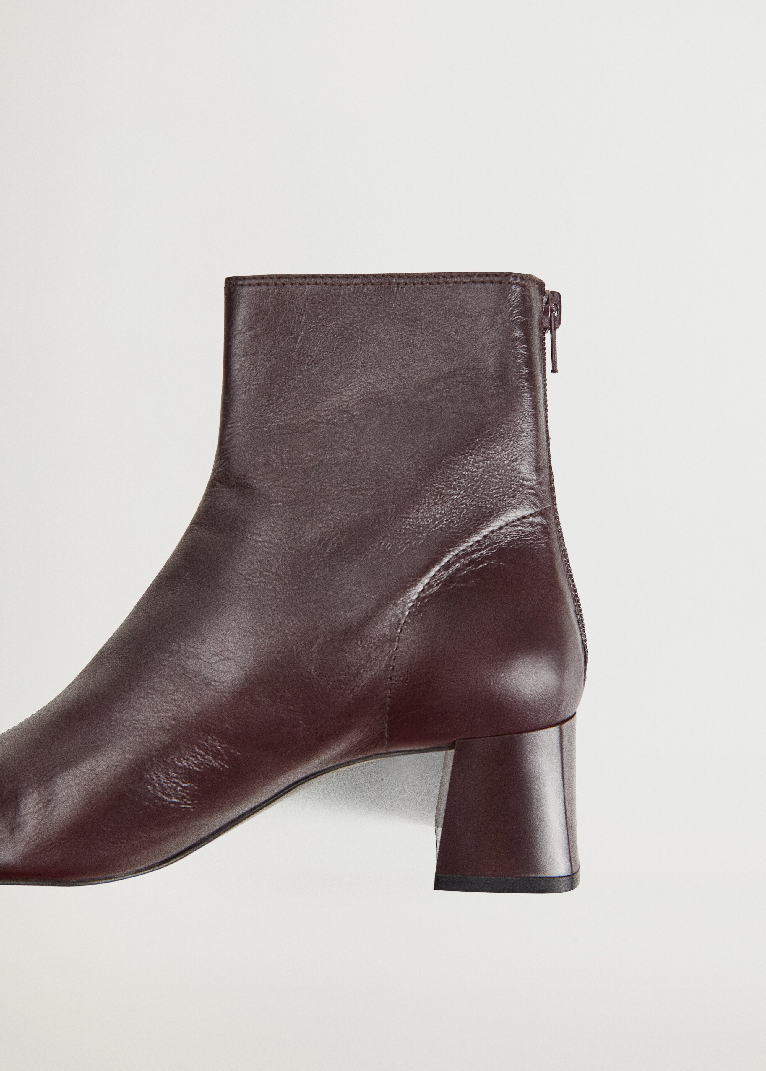 Squared toe leather ankle boots - Details of the article 4