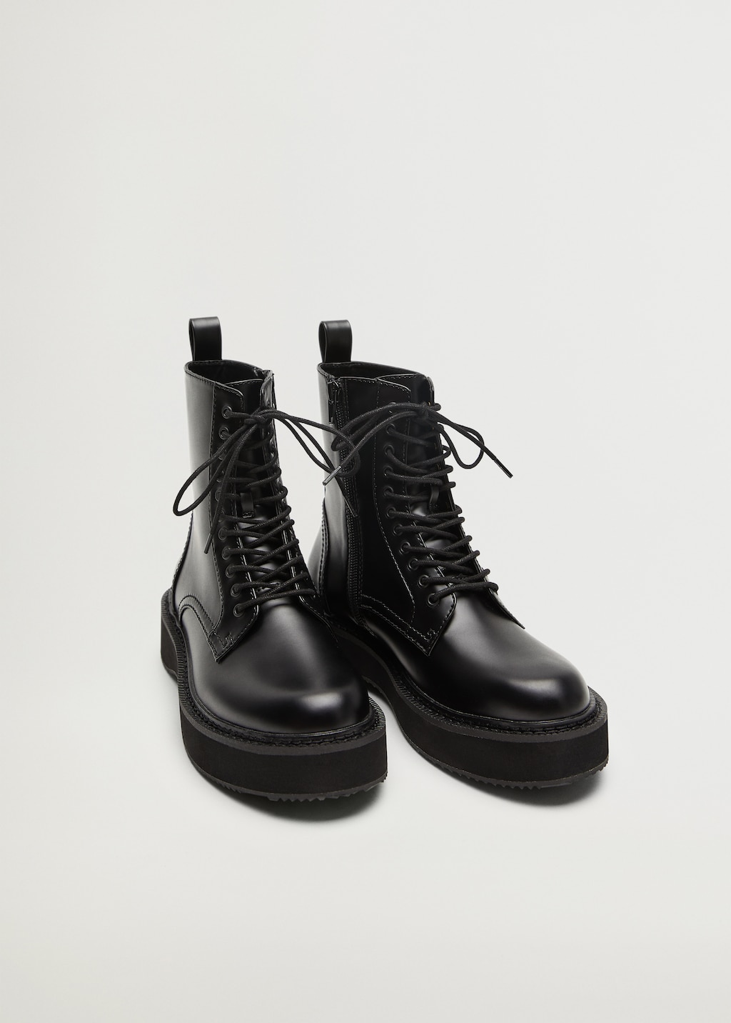 Lace-up track sole boots - Medium plane