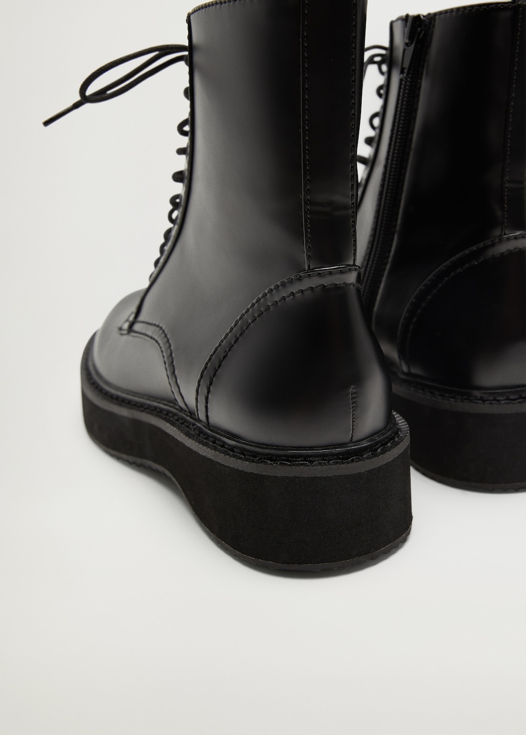 Lace-up track sole boots - Details of the article 2