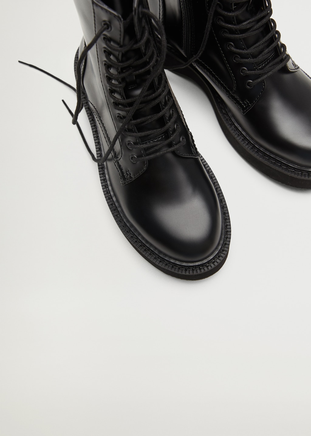 Lace-up track sole boots - Details of the article 3