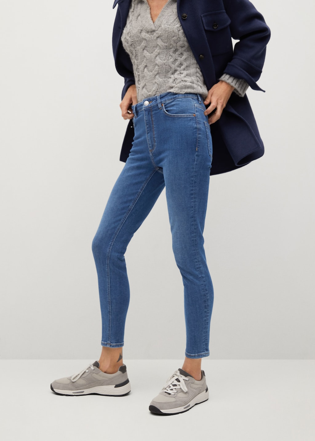 Jeans skinny tiro alto Noa - Plano medio