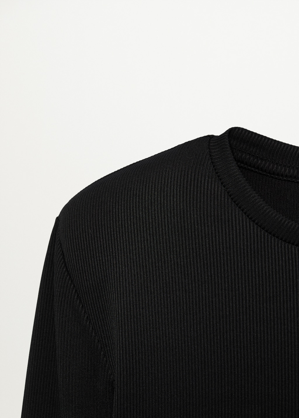 Long-sleeved cropped t-shirt - Details of the article 8