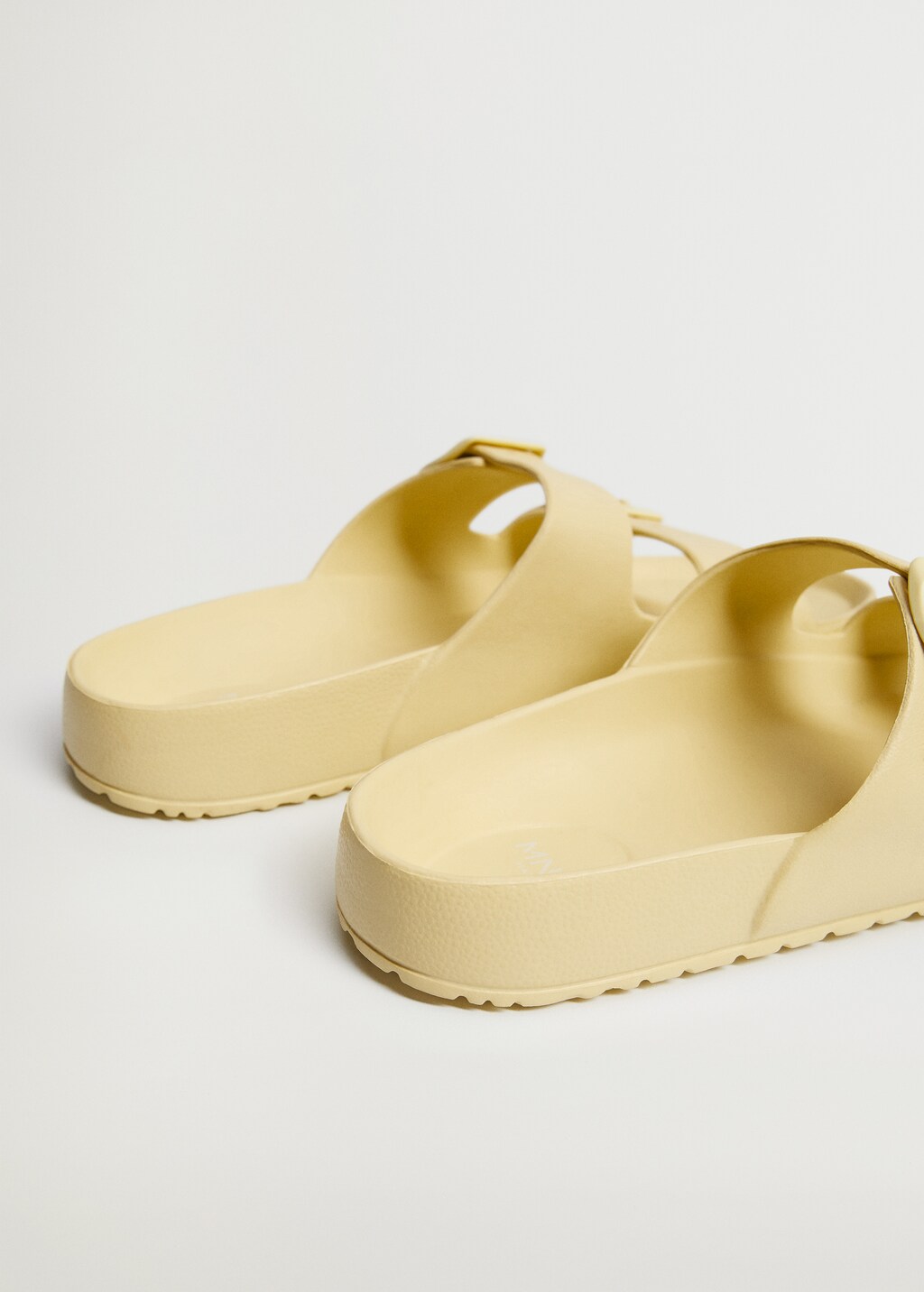 Rubber sandal with buckle - Details of the article 2