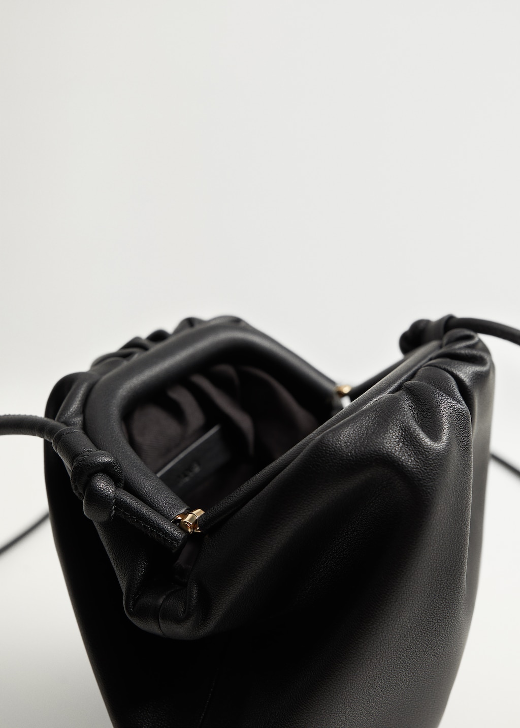 Bag with ruched detail  - Details of the article 2