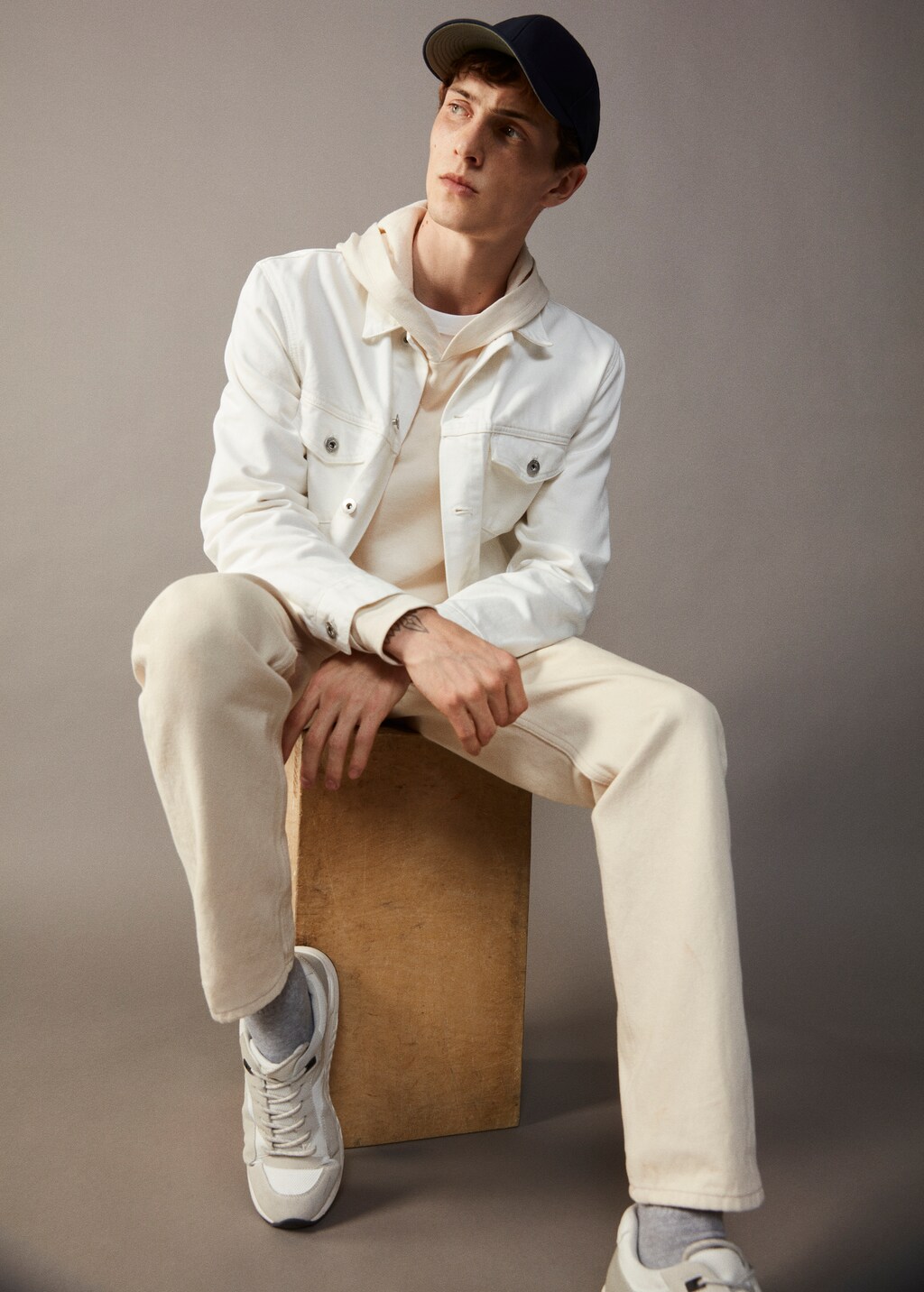 White denim jacket - Details of the article 6