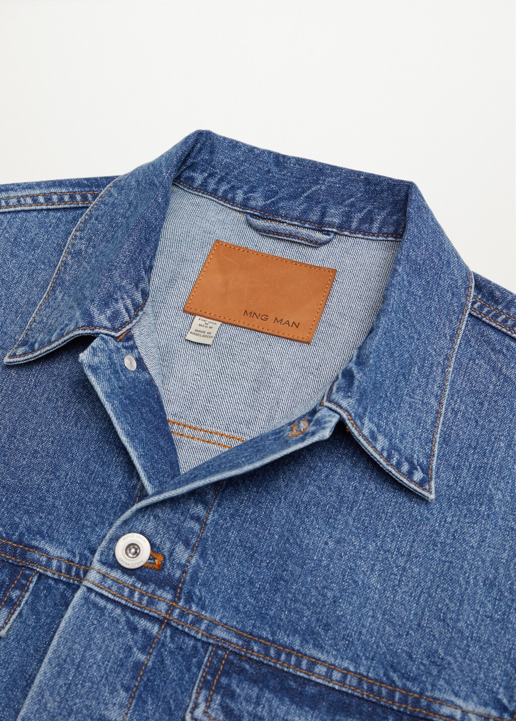 Medium-wash denim jacket - Details of the article 7